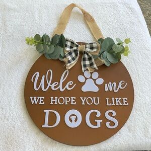 Welcome Wreaths, 12 inch Round Wood Sign for Farmhouse -We Hope You Like Dogs